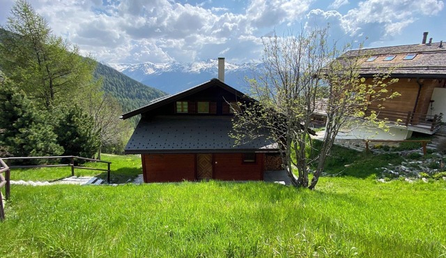 Ce charmant chalet est parfait pour accueillir une famille de 4 personnes. Vous trouverez deux chamb