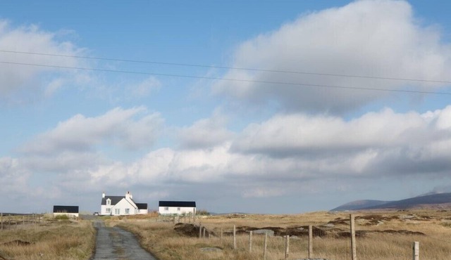 CEANNARD COTTAGE, pet friendly in Daliburgh, Isle Of South Uist