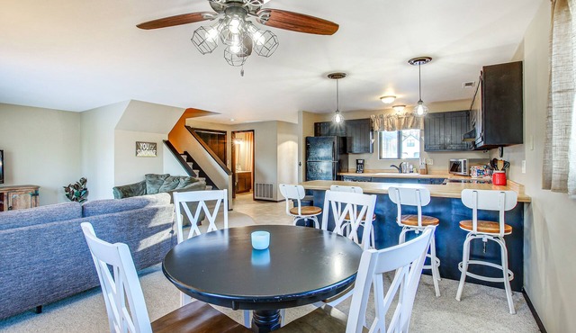 Cecil Vacation Rental: Walk to Shawano Lake!