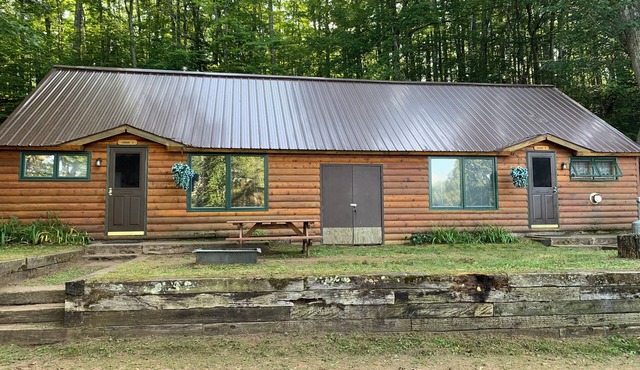 Cedar 1- 2 bedroom cabin on Lake Delta