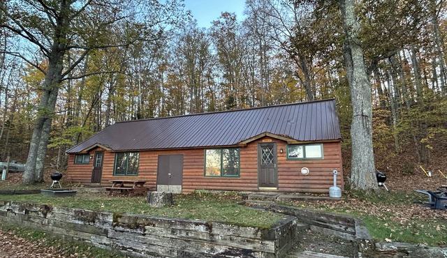 Cedar 2- two-bedroom cabin on beautiful Delta Lake