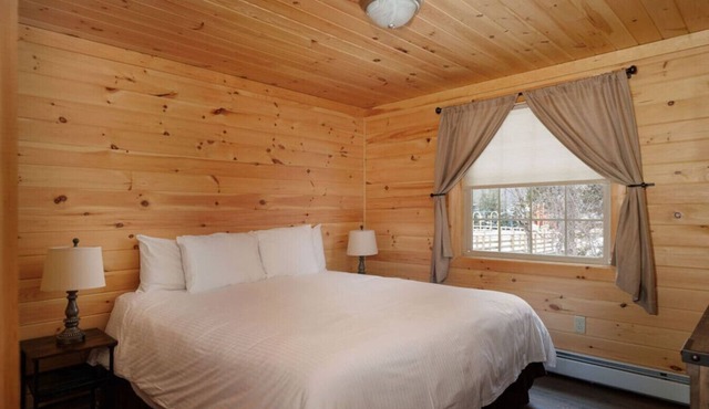Cedar #3- Comfortable, Cozy Suite