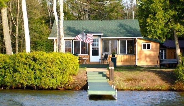 Cedar Bay Cottage - a Lakefront Log Cottage in a Secluded Wilderness Setting