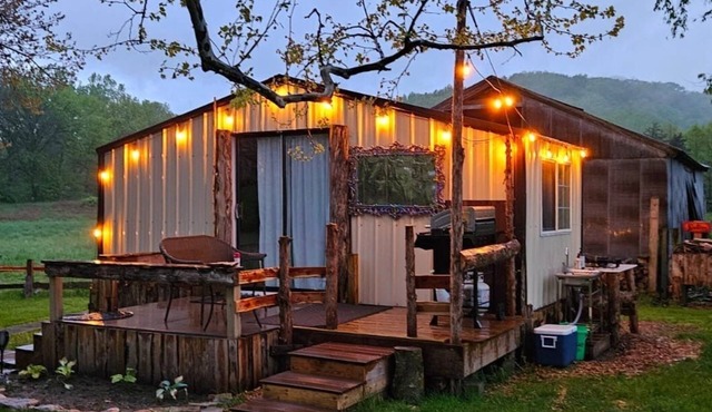 Cedar Bungalow - Peaceful & Relaxing Glamping Farm Getaway