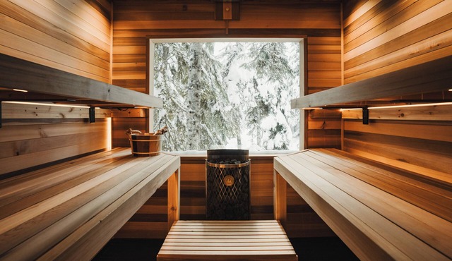 Cedar Chalet: Ski-In/Ski-Out Suite with European Sauna, Firepit & King Bed.