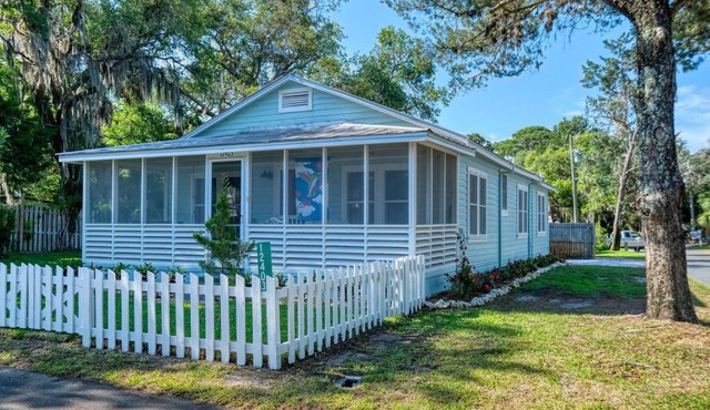 Cedar Cottage - Historic Charm in Cedar Key