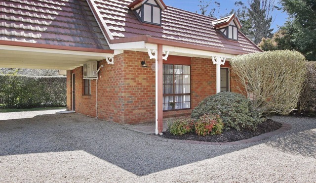 Cedar Cottage - Tudor Village Unit 3