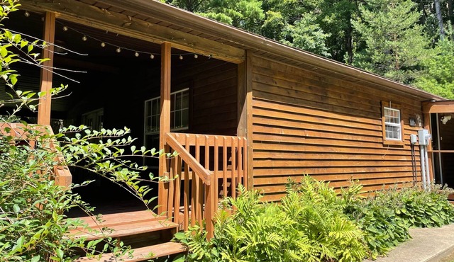 Cedar Cottage - Secluded Cottage with Hot Tub