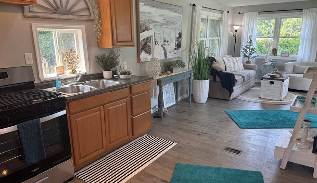 Cedar Cove a Cozy 2-bedroom mobile home in lovely Clayton DE with AC, WiFi
