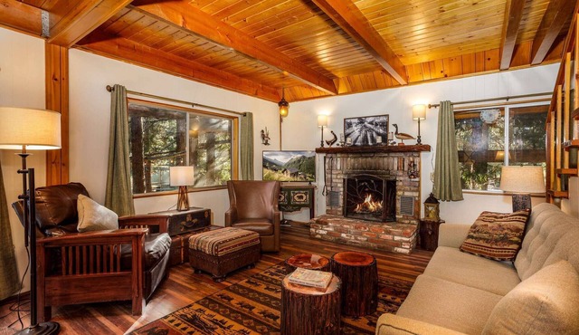 Cedar Creek Cottage - Three-Bedroom | Five Beds | 2 Full Bathrooms | Sleeps Eight