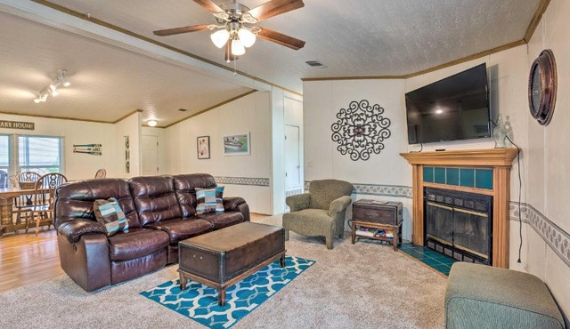 Cedar Creek Lake Access: Retreat w/Deck