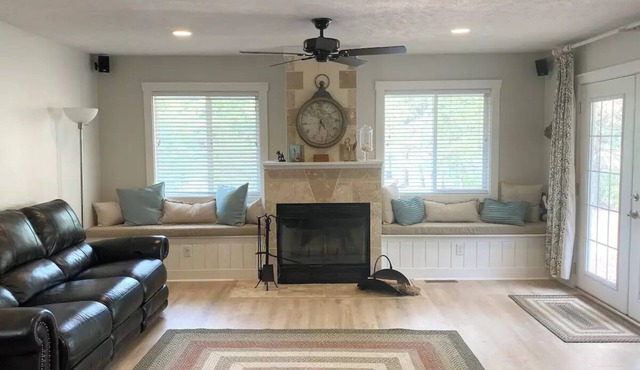 Cedar Creek Lake House -Peaceful Retreat Just Outside Omaha
