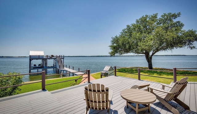 Cedar Creek Lake Views: Gorgeous Mabank House!
