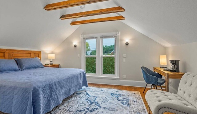 Cedar Falls Gem: Vintage Home With Modern Comforts Near Historic Downtown!