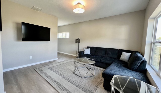 Cedar Falls Townhome - New Construction - 3 KING BEDS!