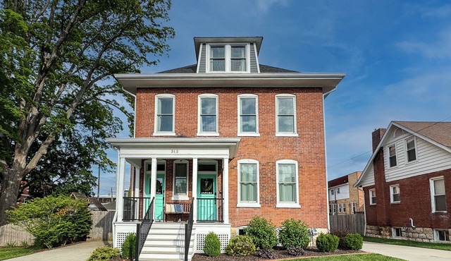 Cedar Haus - Downtown WashMo, Dog-Friendly, Wineries, Fenced Yard