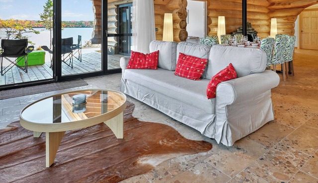 Cedar Heaven Lake Lodge