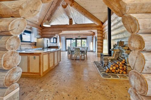 Cedar Heaven Lake Lodge