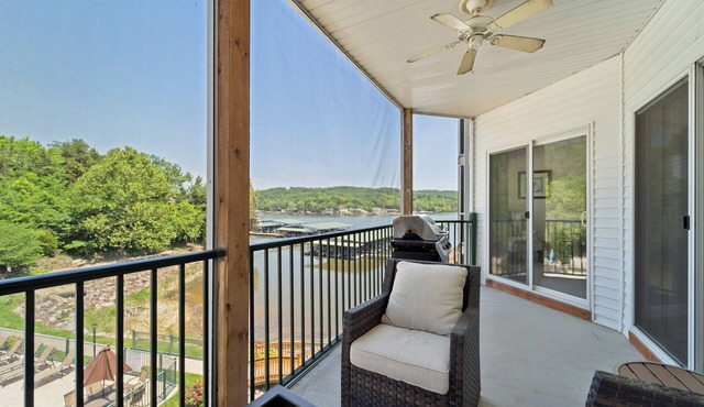 Cedar Heights 464 - Charming lakeview condo