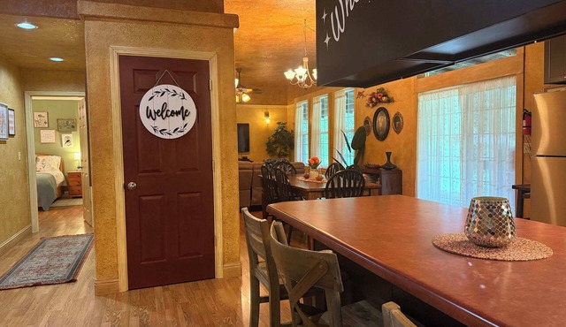 Cedar House King Suite Soaking Tub WiFi A/C