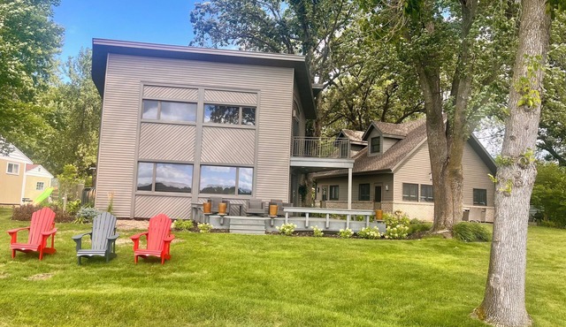 Cedar Lake Getaway - Lake House & Game Room w/Loft