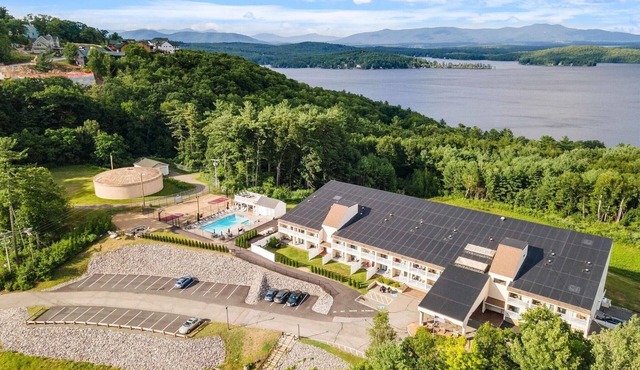 Cedar Lodge Condo Balcony and Full Kitchen