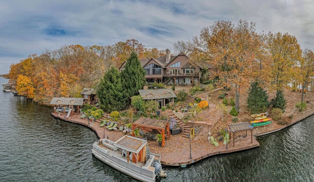 Cedar Lodge - Lake Front Retreat and Resort
