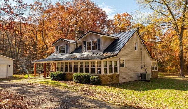 Cedar Lodge - Rustic Lodge Escape for Friends & Family