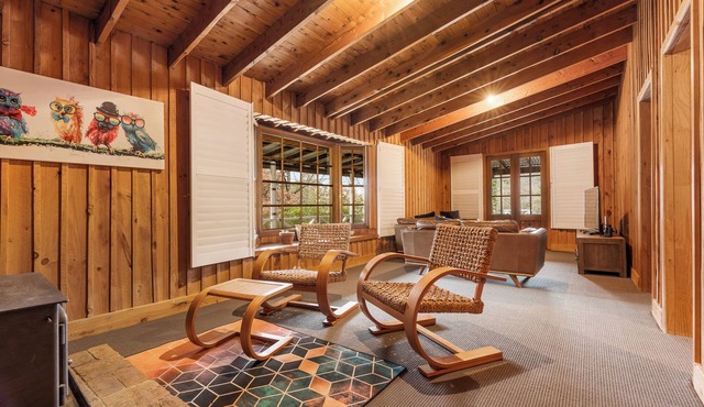 Cedar Log Cabin Bush Retreat – Pet-Friendly | Fire Pit | Wildlife Escape