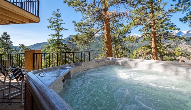 Cedar Lower Luxury Vacation At Windcliff 2 Bedroom Home by RedAwning