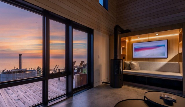 Cedar - Luxury Oceanview Cottage with Hot Tub & Private Beach Access near Cabot Trail