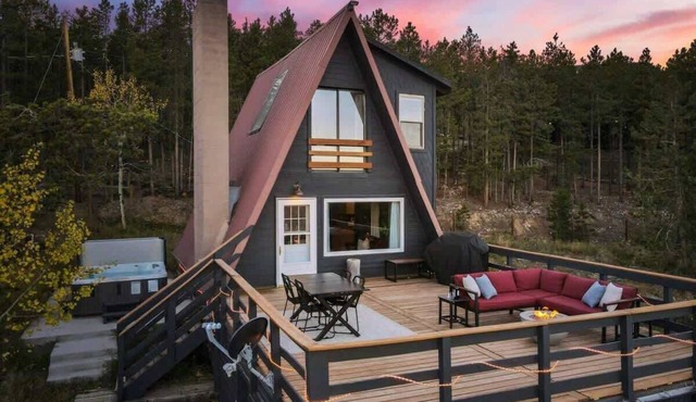 Cedar Mountain Lodge | Hot Tub, Views & Wildlife