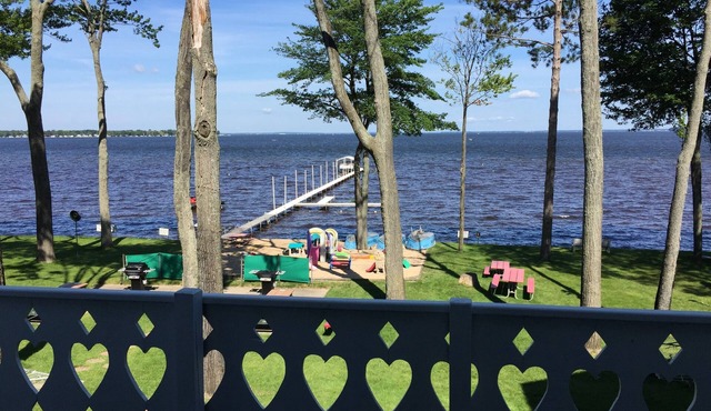 Cedar Oaks Lakeside Resort - Houghton Lake - Formally Ohana/Riviera Resort.