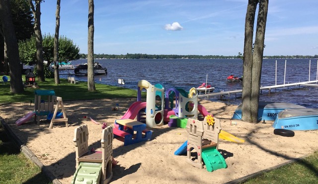 Cedar Oaks Lakeside Resort - Houghton Lake - Formally Ohana/Riviera Resort.