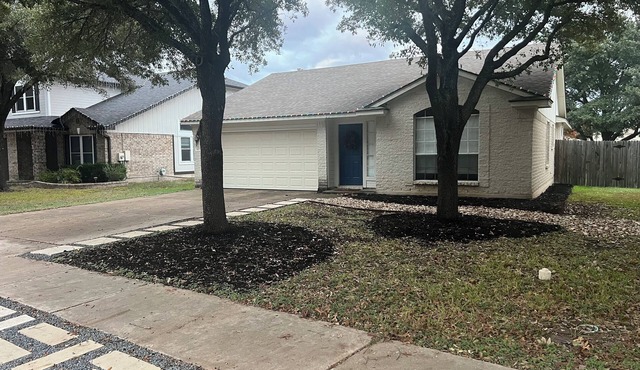 Cedar Park single-story house with greenbelt access and close to everything!