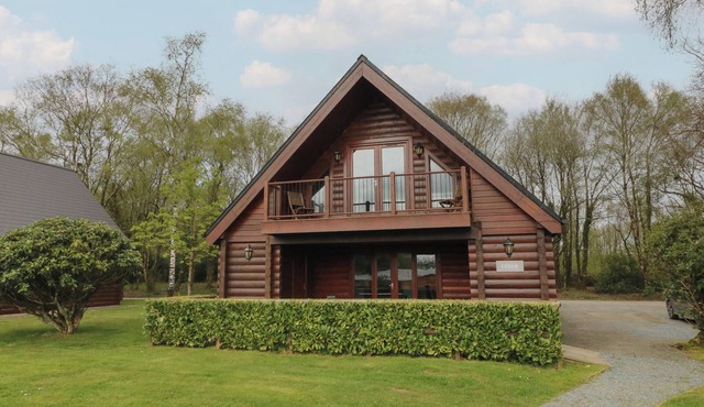 CEDAR, pet friendly, luxury holiday cottage, with a garden in Dolton