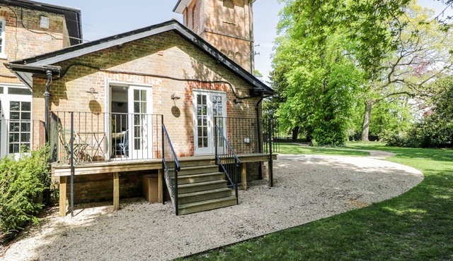 CEDAR, pet friendly, with pool in Kintbury