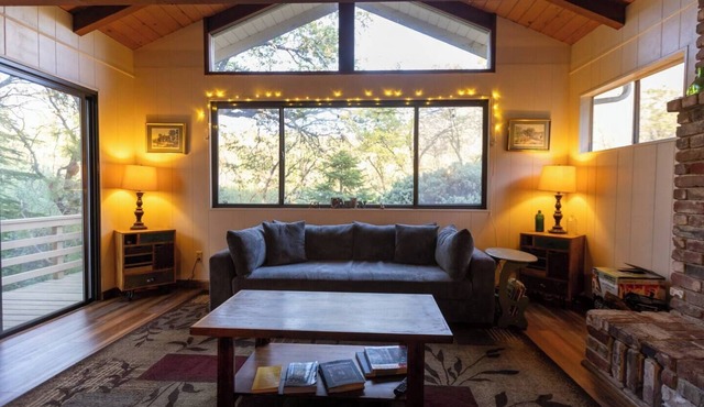 Cedar Pine Cottage - Cozy - Retro - Secluded - Cabin