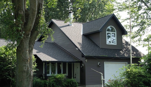 Cedar Point Cottage - Hot tub & Beach Town!