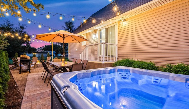 Cedar Point/Kalahari/Sports Force/Hot tub/Firepit/EV/Pets/Beach/Fireplace/Park