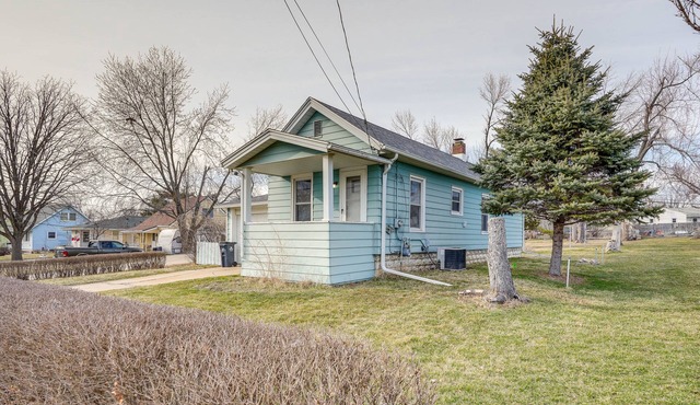 Cedar Rapids Vacation Home Near Downtown District!