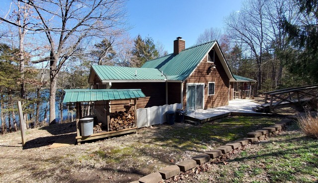 Cedar Rock-Lakefront Secluded Charming Cabin; Very Private
