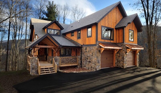 Cedar Rock Townhomes at Eagles Nest - Pet friendly, 6 Master Suites, hot tubs!