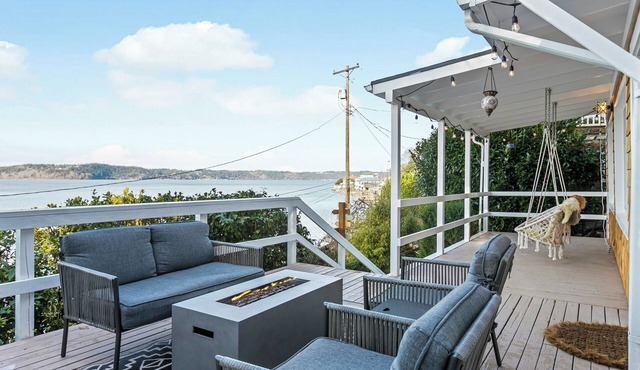 'Cedar & Sage' Waterfront Cottage on Puget Sound