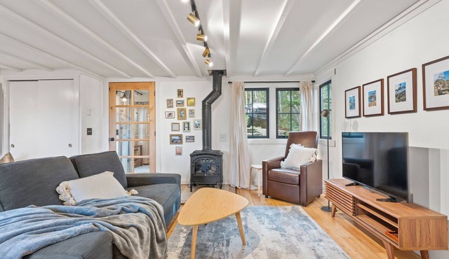 Cedar & Sea Retreat at Cannon Beach * 30+ Day Stay