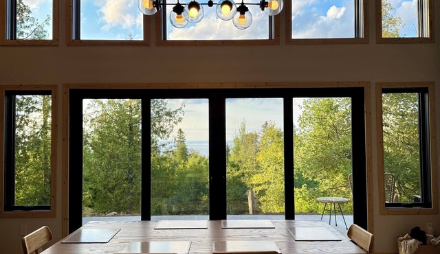 Cedar Solace Cabin: Private Forest & Lake View, Custom Sauna. 7min to Lutsen ski