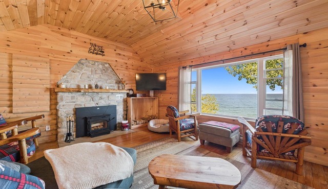 Cedar & Stone is a TICO licenced serene waterfront escape in exclusive Dyers Bay. Nestled between Georgian Bay and the Niagara Escarpment, this stylishly renovated cottage offers peaceful mornings, cozy evenings, and nature right at your doorstep.
