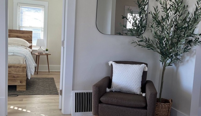 Cedar Street Retreat - Heart of Aksarben!