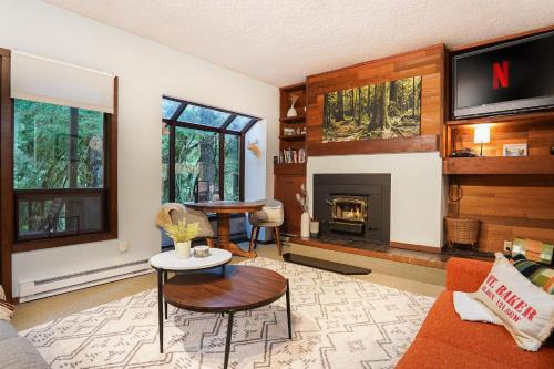 Cedar Suite at Snowater