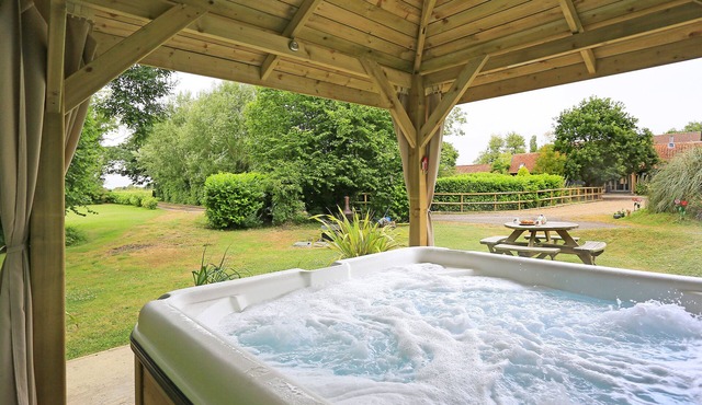 Cedar - Three Bedroom House, Sleeps 6